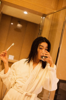 美女记者